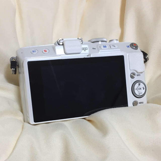 OLYMPUS(オリンパス)のOLYMPUS e-pl6 スマホ/家電/カメラのカメラ(ミラーレス一眼)の商品写真