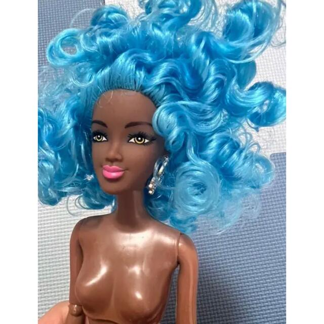 Barbie(バービー)のブルーヘア　黒人ドール エンタメ/ホビーのおもちゃ/ぬいぐるみ(その他)の商品写真