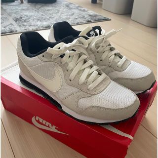 ナイキ(NIKE)のNIKE スニーカー　白　アイボリー(スニーカー)