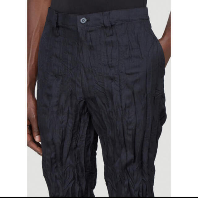 ISSEY MIYAKE(イッセイミヤケ)のISSEY MIYAKE corduroy plisse pants メンズのパンツ(スラックス)の商品写真