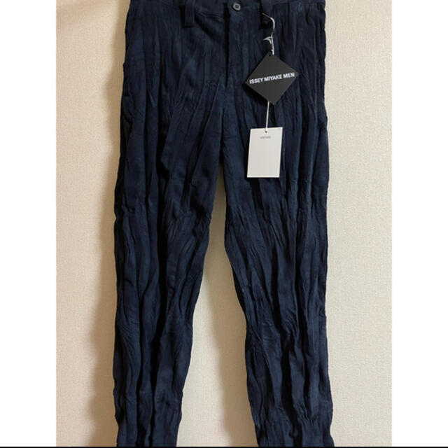 ISSEY MIYAKE(イッセイミヤケ)のISSEY MIYAKE corduroy plisse pants メンズのパンツ(スラックス)の商品写真