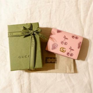 GUCCI GGマーモント バレンタインデーウォレット 財布 ピンク