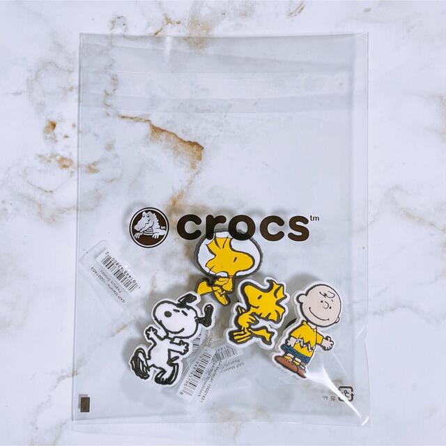 crocs(クロックス)のcrocs クロックス ジビッツ スヌーピー 正規品 公式 新品 未使用 エンタメ/ホビーのおもちゃ/ぬいぐるみ(キャラクターグッズ)の商品写真