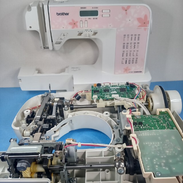 ブラザー コンピュータミシンNT300
