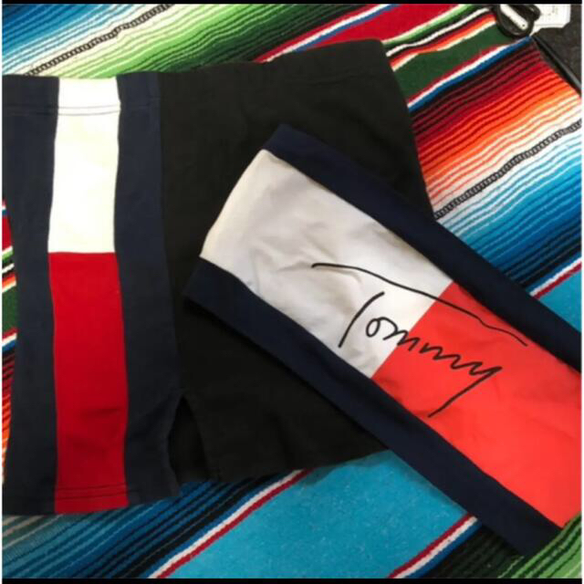 TOMMY HILFIGER(トミーヒルフィガー)のTOMMY HILFIGER ブラトップ　チューブトップ　セット売り レディースのトップス(ベアトップ/チューブトップ)の商品写真