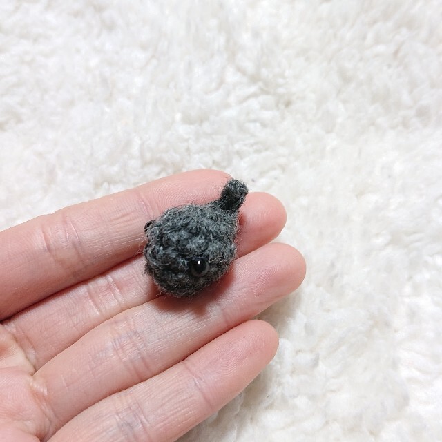 ダークグレーおたまじゃくしのあみぐるみ、キーホルダー | フリマアプリ ラクマ