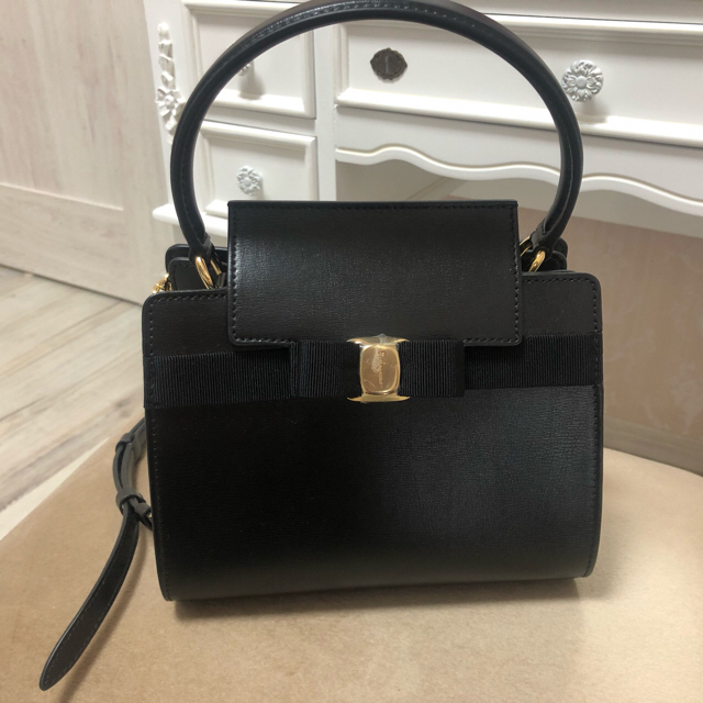 Ferragamo - ハンドバッグ ショルダーバッグ フェラガモ リボン ヴァラ