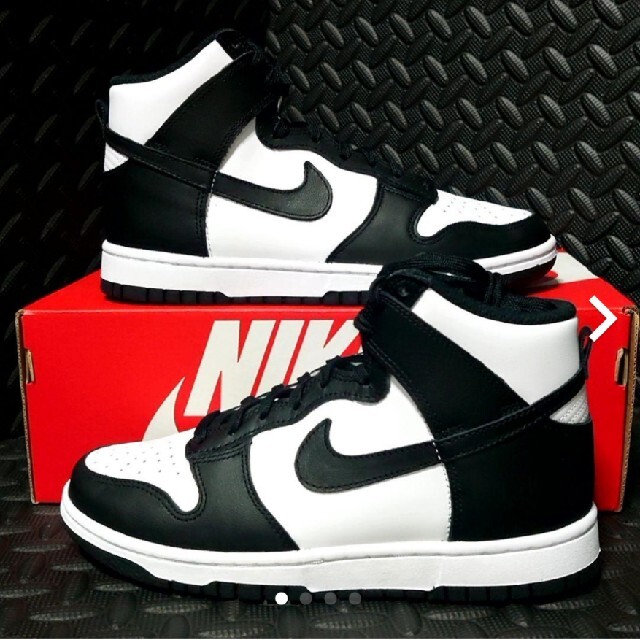 WMNS Dunk High Black and White