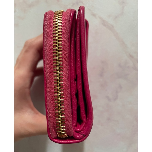 Saint Laurent(サンローラン)のイヴ・サンローラン　ピンク　二つ折り財布　ラウンドファスナー レディースのファッション小物(財布)の商品写真
