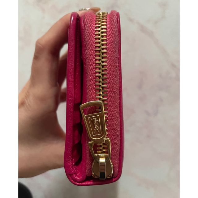 Saint Laurent(サンローラン)のイヴ・サンローラン　ピンク　二つ折り財布　ラウンドファスナー レディースのファッション小物(財布)の商品写真