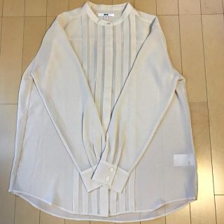 ユニクロ(UNIQLO)のUNIQLO バンドカラー シースルー長袖ブラウス ベージュMサイズ(シャツ/ブラウス(長袖/七分))