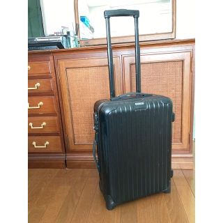 リモワ(RIMOWA)のひこ様専用RIMOWA 黒　軽量タイプ 2輪 約32L 不具合なし　機内OK(トラベルバッグ/スーツケース)