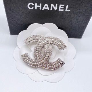 CHANEL - CHANEL ブローチ ボタン チャーム キラキラ シルバー ゴールドの通販｜ラクマ