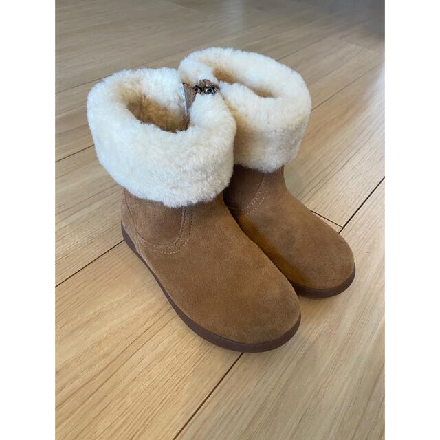 UGG(アグ)のUGGムートンブーツ キッズ/ベビー/マタニティのキッズ靴/シューズ(15cm~)(ブーツ)の商品写真