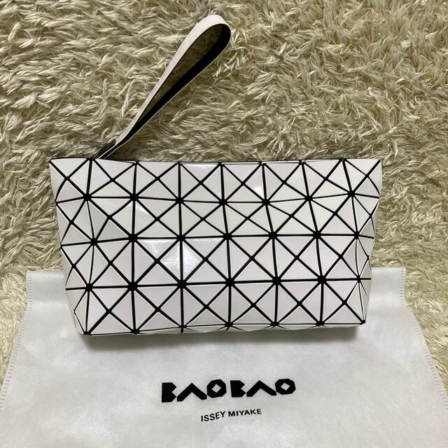 BaoBaoIsseyMiyake(バオバオイッセイミヤケ)の極美品✨BAOBAO バオバオイッセイミヤケ クラッチバッグ ポーチ ホワイト レディースのバッグ(クラッチバッグ)の商品写真