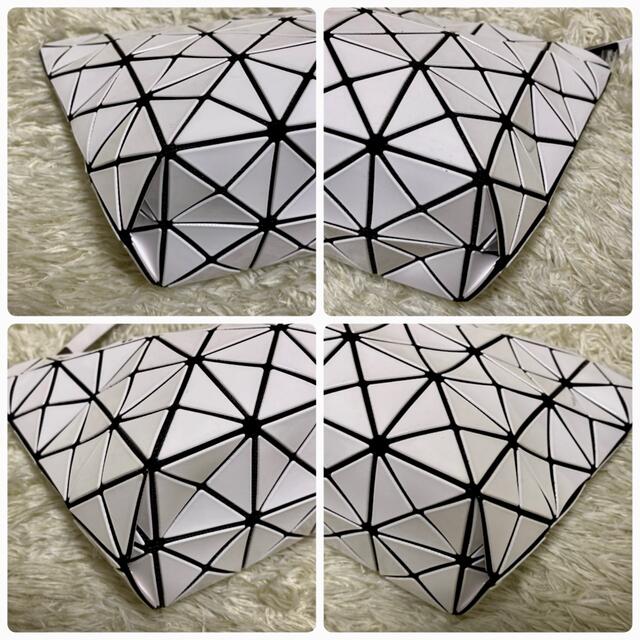 BaoBaoIsseyMiyake(バオバオイッセイミヤケ)の極美品✨BAOBAO バオバオイッセイミヤケ クラッチバッグ ポーチ ホワイト レディースのバッグ(クラッチバッグ)の商品写真