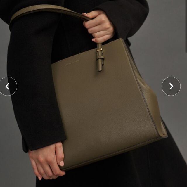 Charles and Keith - クラシックダブルハンドル トートバッグの通販 by