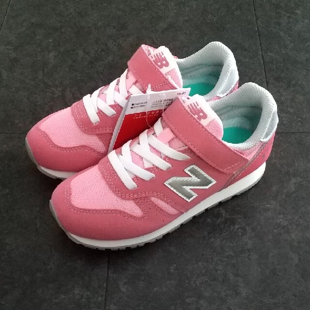 New Balance(ニューバランス)のニューバランス スニーカー 18.5 キッズ/ベビー/マタニティのキッズ靴/シューズ(15cm~)(スニーカー)の商品写真