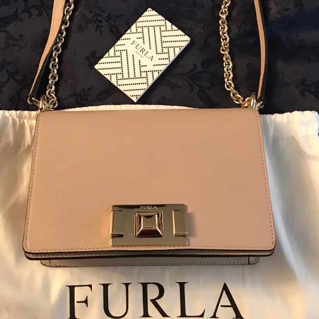 早い者勝ち！新品！美品！FURLA 可愛いショルダーバッグ