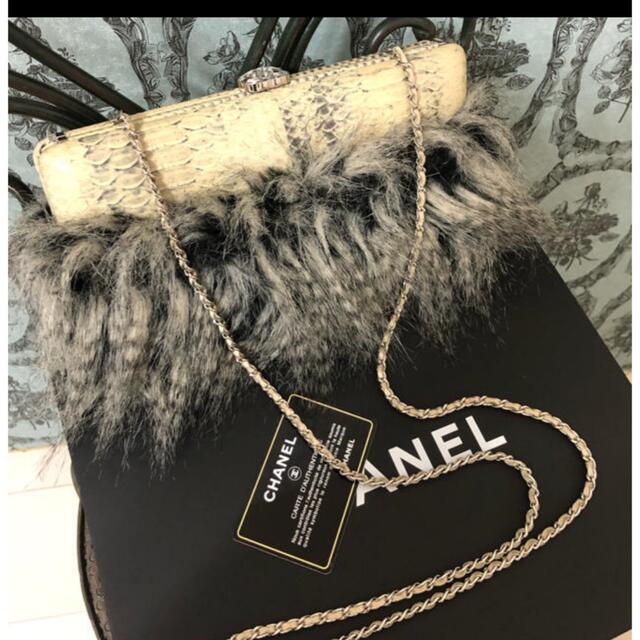 CHANEL(シャネル)のにゃお様専用CHANELパイソンバッグ　美品 レディースのバッグ(ショルダーバッグ)の商品写真