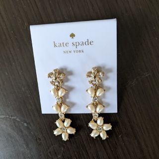 ケイトスペードニューヨーク(kate spade new york)のケイトスペード　フラワーピアス(ピアス)