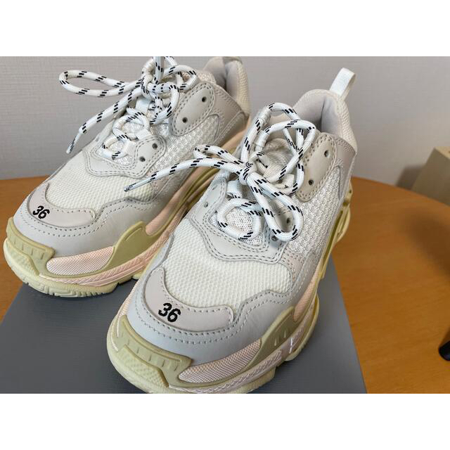 Balenciaga(バレンシアガ)のバレンシアガ　トリプルS レディースの靴/シューズ(スニーカー)の商品写真