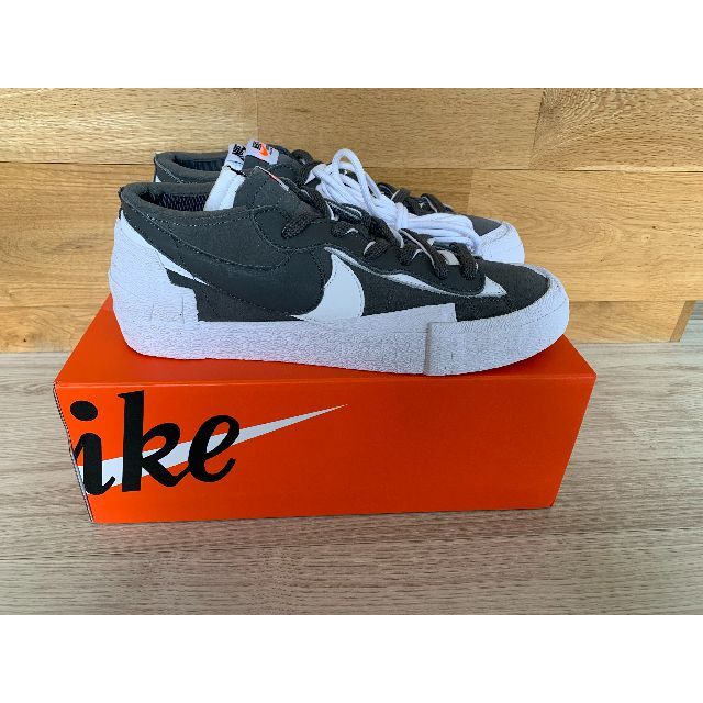 NIKE(ナイキ)の新品未使用 28cm NIKE SACAI Blazer Low  メンズの靴/シューズ(スニーカー)の商品写真