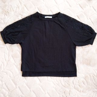 イッカ(ikka)の美品・匿名配送　ikka Tシャツ　半袖シャツ　黒　レディース(Tシャツ(半袖/袖なし))