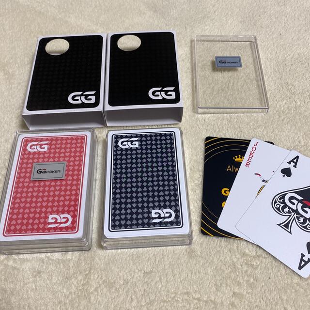 GGポーカートランプ　(赤or黒) エンタメ/ホビーのテーブルゲーム/ホビー(トランプ/UNO)の商品写真