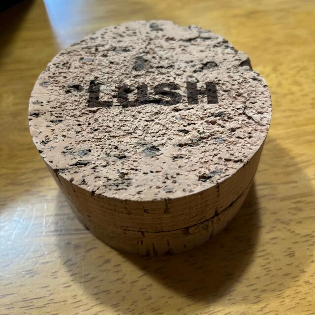 LUSH(ラッシュ)のLUSH シャンプーバー 容器 コスメ/美容のヘアケア/スタイリング(シャンプー)の商品写真