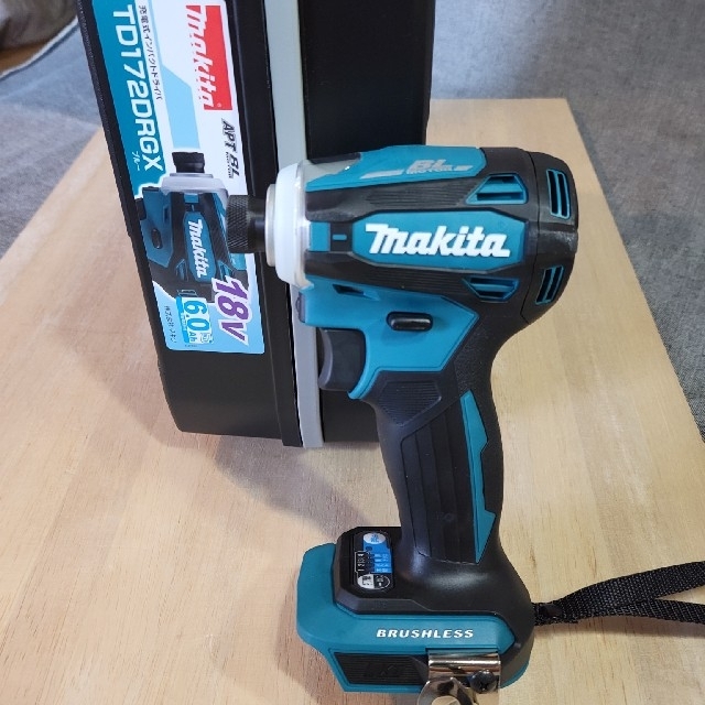 Makita(マキタ)のマキタ純正　インパクトドライバー18v 　モデルTD172DGX★新品★ブルー スポーツ/アウトドアの自転車(工具/メンテナンス)の商品写真