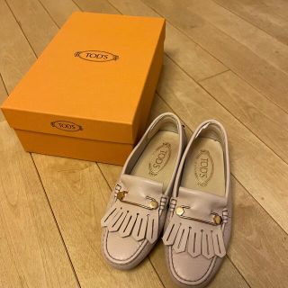 TOD'S ピンクベージュドライビングシューズ　中古品(スリッポン/モカシン)