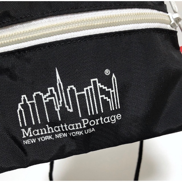 Manhattan Portage(マンハッタンポーテージ)のマンハッタンポーテージ サコッシュ ブラックホワイト XS ミニショルダー  レディースのバッグ(ショルダーバッグ)の商品写真