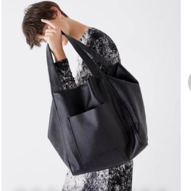 【国内発送】バッグZARA - 【期間限定値下げ】zaraレザービッグトートバッグの通販 by