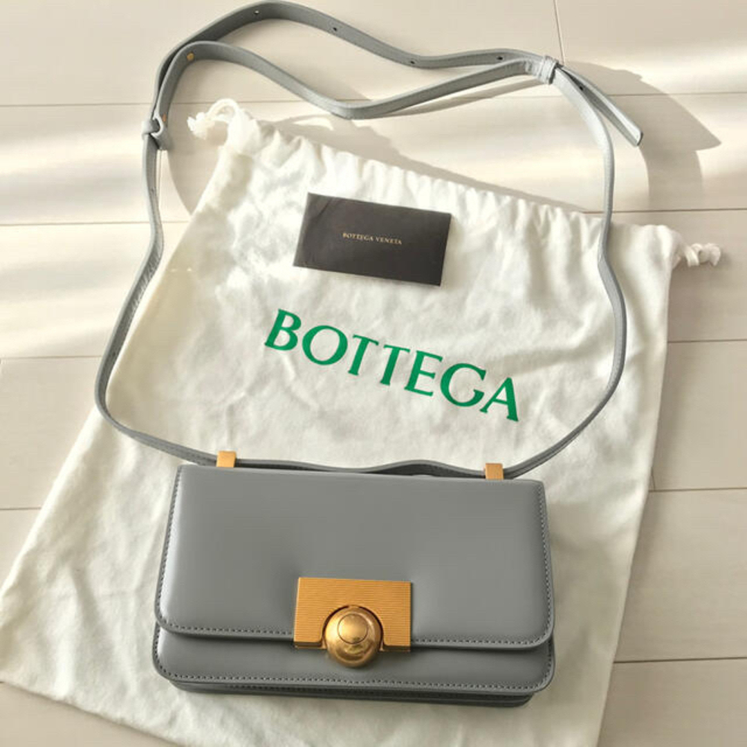 Bottega Veneta(ボッテガヴェネタ)のBottega Veneta ミニ　ザクラシック　バッグ　新品 レディースのバッグ(ショルダーバッグ)の商品写真