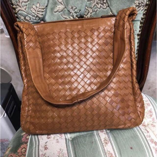 Bottega Veneta(ボッテガヴェネタ)のボッテガヴェネタ　本革　茶色　バッグ レディースのバッグ(ショルダーバッグ)の商品写真