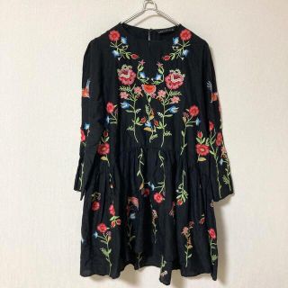 ザラ(ZARA)のZARA 贅沢刺繍のティアードワンピース(ひざ丈ワンピース)