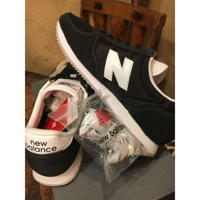 New Balance(ニューバランス)の完売しました。。。。。✨25.5✨綺麗めコーデ必見✨ニューバランス U220BK レディースの靴/シューズ(スニーカー)の商品写真