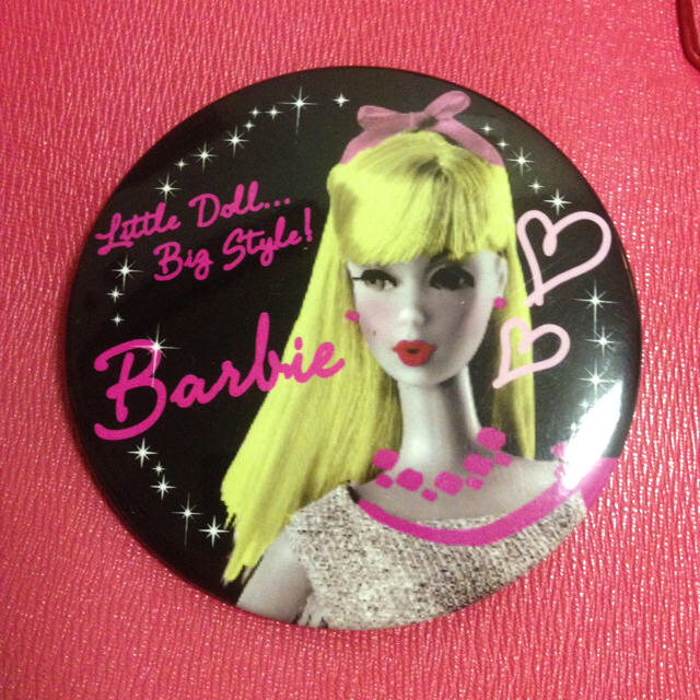 Barbie(バービー)のbarbie 缶バッジ レディースのアクセサリー(ブローチ/コサージュ)の商品写真