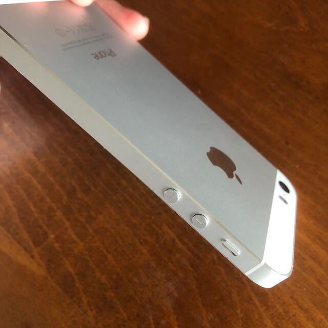 iPhone(アイフォーン)のiPhone 5s シルバー SIMカードなし 16GB スマホ/家電/カメラのスマートフォン/携帯電話(スマートフォン本体)の商品写真