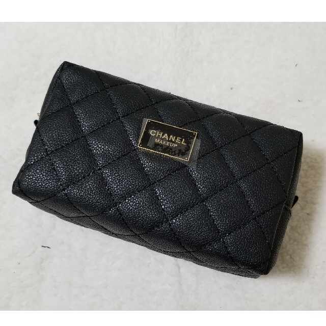 CHANEL(シャネル)のシャネル　メイクポーチ　コスメ　バッグ　Chanel makeup pouch レディースのファッション小物(ポーチ)の商品写真