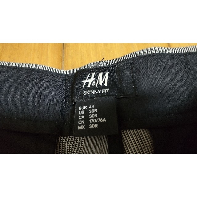 H&M(エイチアンドエム)の【H&M】チェック柄スキニーパンツ（メンズMサイズ） メンズのパンツ(チノパン)の商品写真