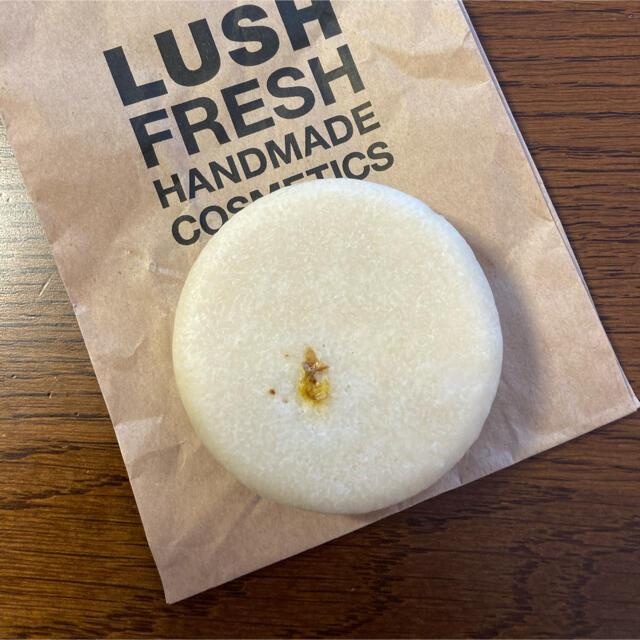 LUSH(ラッシュ)のLUSH シャンプーバー ハニーアイウォッシュドマイヘアー コスメ/美容のヘアケア/スタイリング(シャンプー)の商品写真