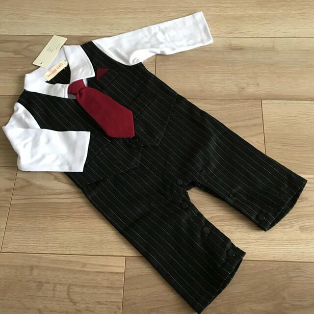 70cm ネクタイ付き長袖黒ストライプベビーロンパース 男の子スーツタキシード キッズ/ベビー/マタニティのベビー服(~85cm)(ロンパース)の商品写真