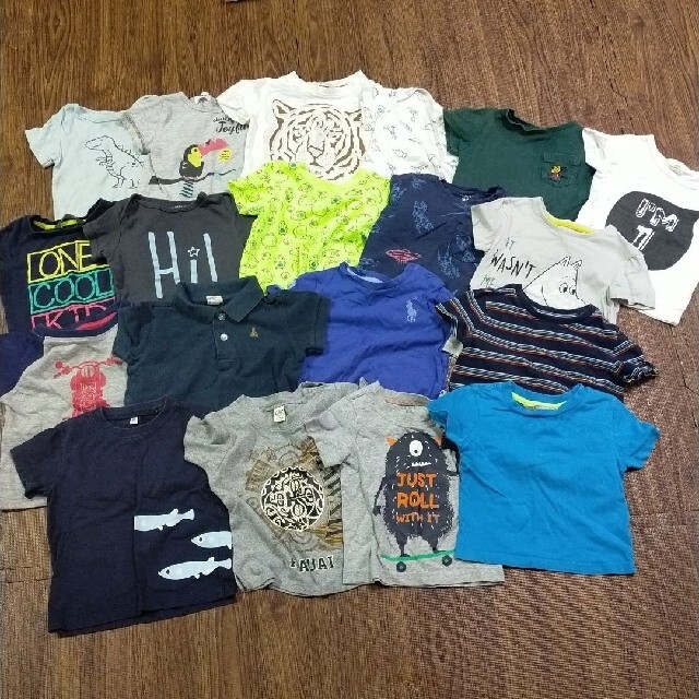 babyGAP(ベビーギャップ)のTシャツ　19枚　まとめ売り キッズ/ベビー/マタニティのキッズ服男の子用(90cm~)(Tシャツ/カットソー)の商品写真