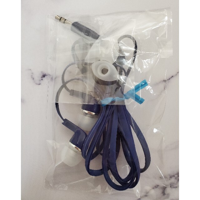 新品未使用　進研ゼミ　中二講座　スタイリッシュイヤホン　ネイビー スマホ/家電/カメラのオーディオ機器(ヘッドフォン/イヤフォン)の商品写真
