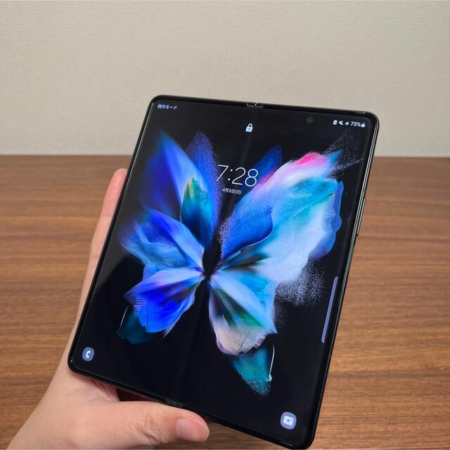 Galaxy(ギャラクシー)のSAMSUNG Galaxy Z Fold3 SM-F926N グリーン スマホ/家電/カメラのスマートフォン/携帯電話(スマートフォン本体)の商品写真