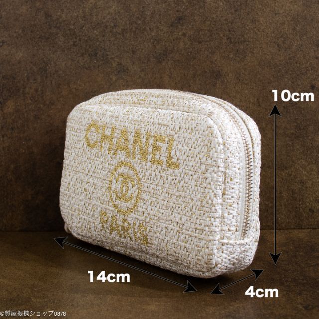 CHANEL(シャネル)の【レア&美品】シャネル:2019クルーズラインドーヴィルコスメティックポーチ レディースのファッション小物(ポーチ)の商品写真