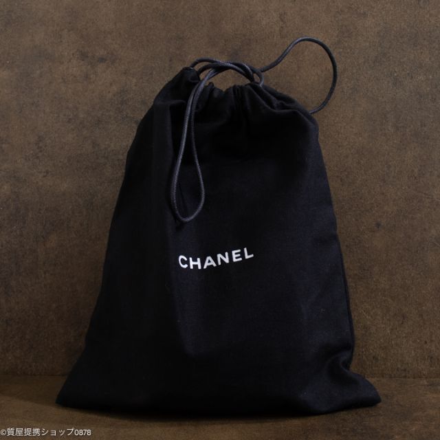 CHANEL(シャネル)の【レア&美品】シャネル:2019クルーズラインドーヴィルコスメティックポーチ レディースのファッション小物(ポーチ)の商品写真