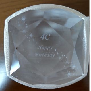 ヨンドシー(4℃)のクリスタルアクセサリーケース happybirthday(その他)